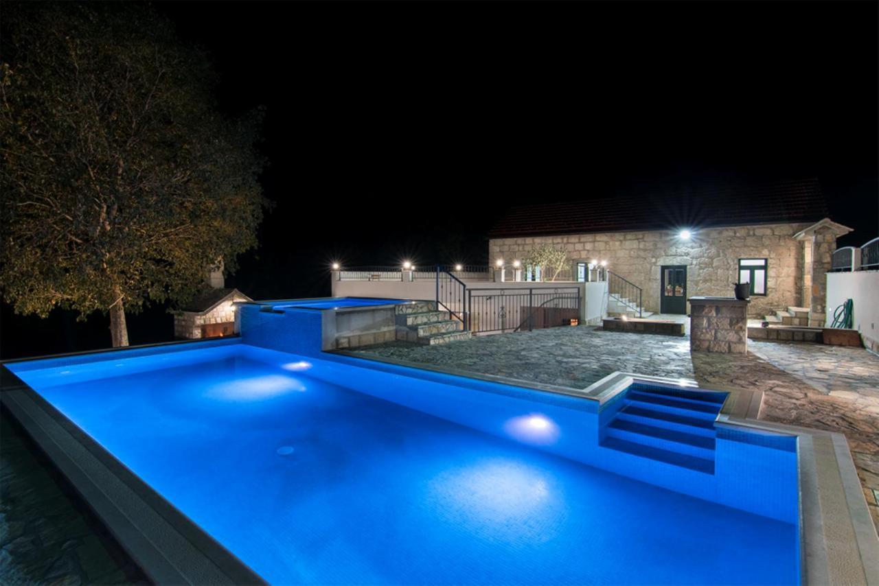 Dvori Stipanovi With Heated Pool And Jacuzzi Villa Donje Rascane Exteriör bild