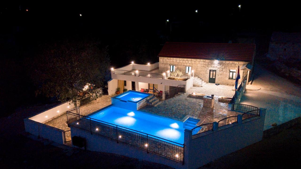 Dvori Stipanovi With Heated Pool And Jacuzzi Villa Donje Rascane Exteriör bild