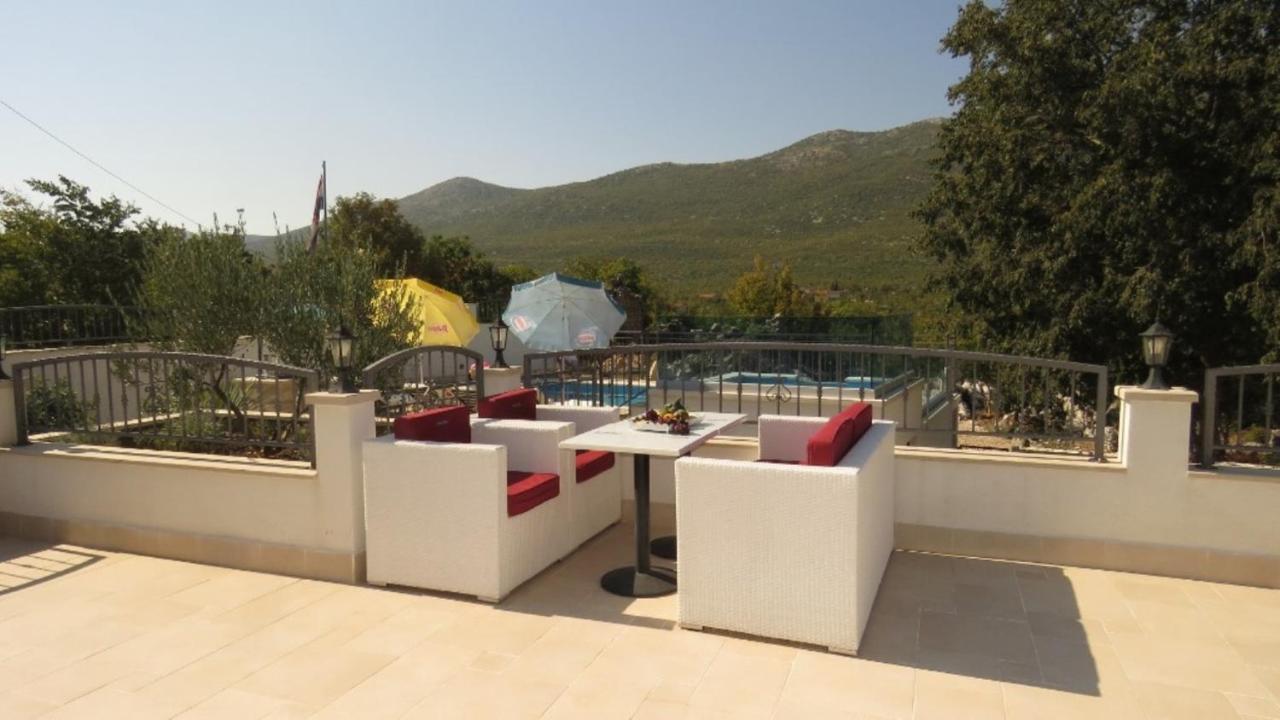 Dvori Stipanovi With Heated Pool And Jacuzzi Villa Donje Rascane Exteriör bild